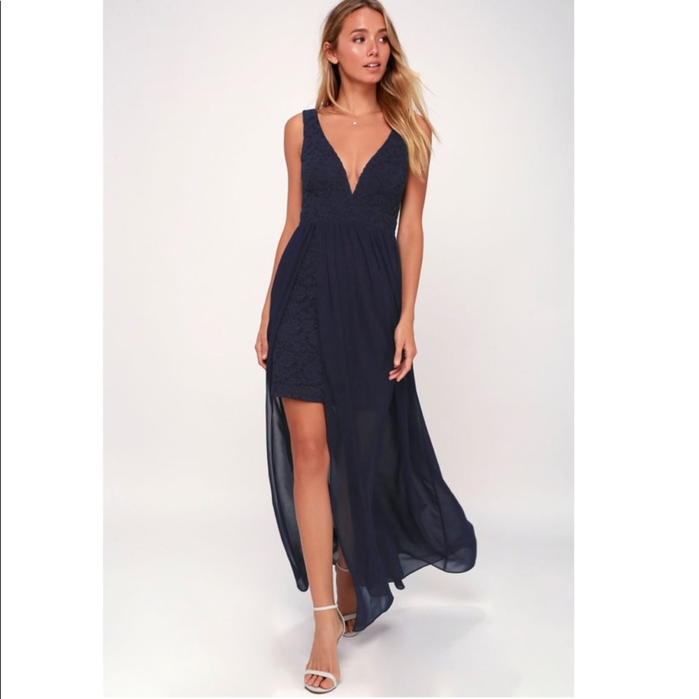 Lulu's navy blue high-low plunging maxi dress 💃🏻